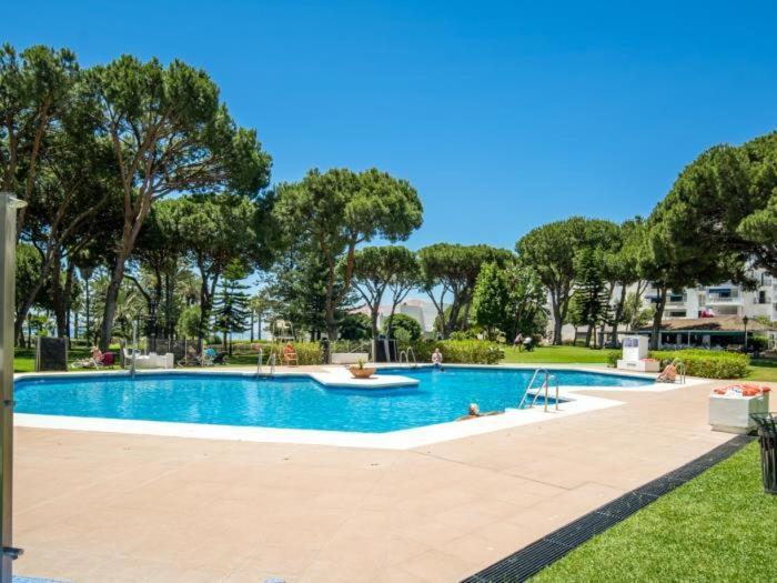 Apartamento De 2 Dormitorios En Playas Del Duque Marbella Exterior foto